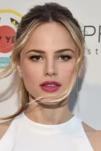 Фото Халстон Сейдж (Halston Sage)