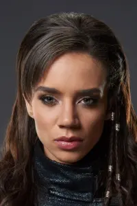 Фото Ханна Джон-Камен (Hannah John-Kamen)