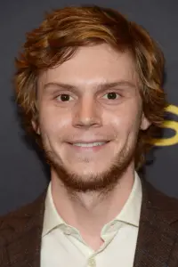 Фото Еван Пітерс (Evan Peters)