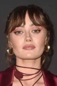 Фото Елла Пурнелл (Ella Purnell)