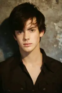 Фото Скандар Кейнс (Skandar Keynes)