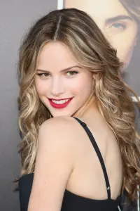 Фото Халстон Сейдж (Halston Sage)