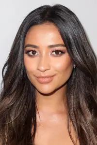 Фото  (Shay Mitchell)