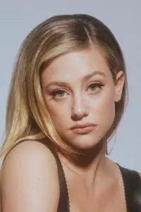 Фото Лілі Рейнхарт (Lili Reinhart)