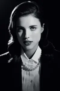 Фото Маргарет Квалі (Margaret Qualley)