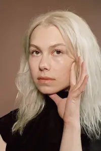 Фото  (Phoebe Bridgers)