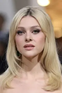 Фото Нікола Пельц Бекхем (Nicola Peltz Beckham)