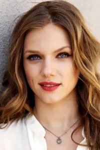 Фото Трейсі Спірідакос (Tracy Spiridakos)