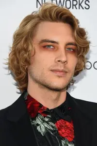 Фото  (Cody Fern)