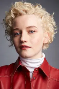 Фото Джулія Гарнер (Julia Garner)