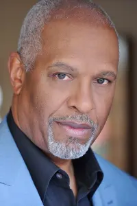 Фото Джеймс Пікенс мл. (James Pickens Jr.)