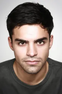 Фото  (Sean Teale)