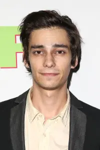 Фото Девон Бостік (Devon Bostick)