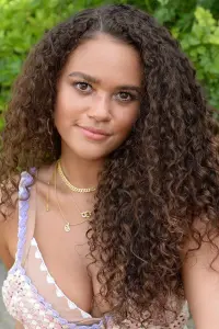 Фото Медісон Петтіс (Madison Pettis)