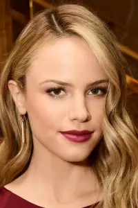 Фото Халстон Сейдж (Halston Sage)