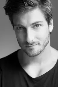 Фото  (Daniel Lissing)