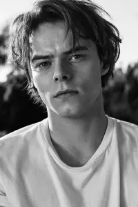 Фото Чарлі Хітон (Charlie Heaton)