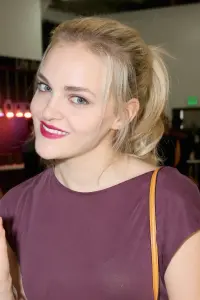 Фото Мадлен Брюер (Madeline Brewer)