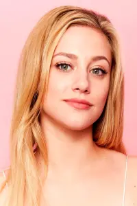 Фото Лілі Рейнхарт (Lili Reinhart)