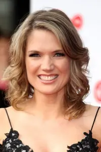 Фото  (Charlotte Hawkins)