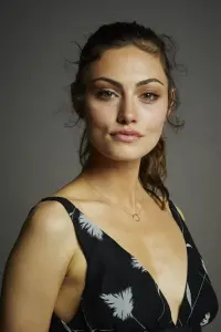 Фото Фібі Тонкін (Phoebe Tonkin)