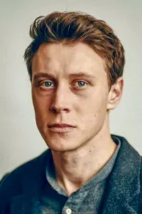 Фото Джордж Маккей (George MacKay)