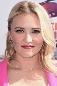 Фото Емілі Осмент (Emily Osment)