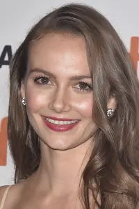 Фото  (Andi Matichak)