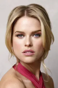 Фото Аліса Єва (Alice Eve)