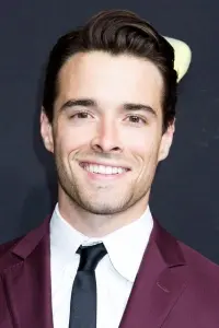 Фото  (Corey Cott)