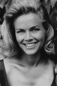 Фото Честь Блекман (Honor Blackman)