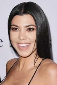 Фото  (Kourtney Kardashian Barker)