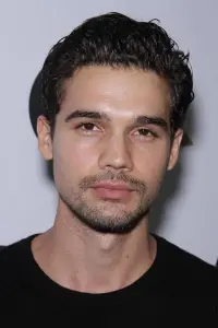 Фото Стівен Стрейт (Steven Strait)