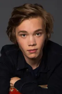 Фото Чарлі Пламмер (Charlie Plummer)