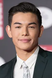 Фото Райан Поттер (Ryan Potter)