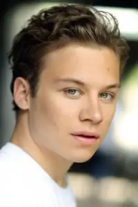 Фото Фін Коул (Finn Cole)