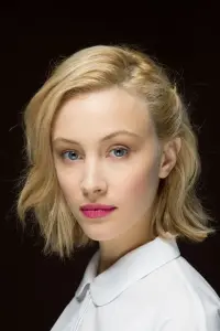 Фото Сара Гадон (Sarah Gadon)