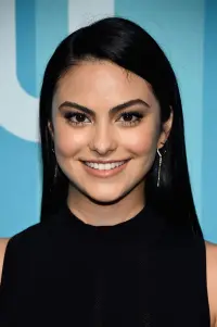 Фото Каміла Мендес (Camila Mendes)