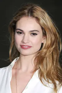 Фото Лілі Джеймс (Lily James)