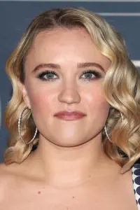 Фото Емілі Осмент (Emily Osment)