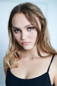 Фото  (Lily-Rose Depp)