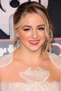 Фото  (Chloe Lukasiak)