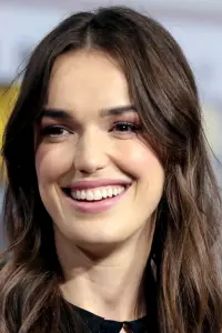 Фото  (Elizabeth Henstridge)