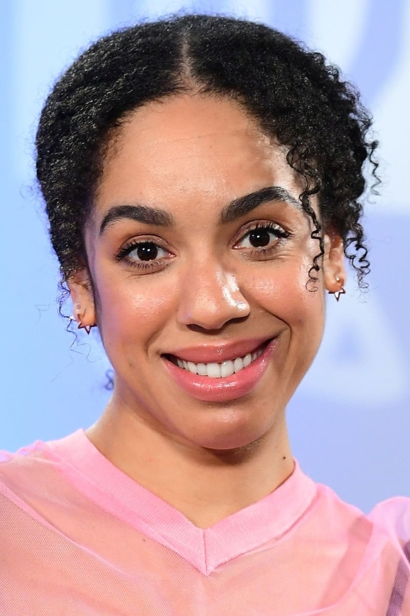 Фото  (Pearl Mackie)