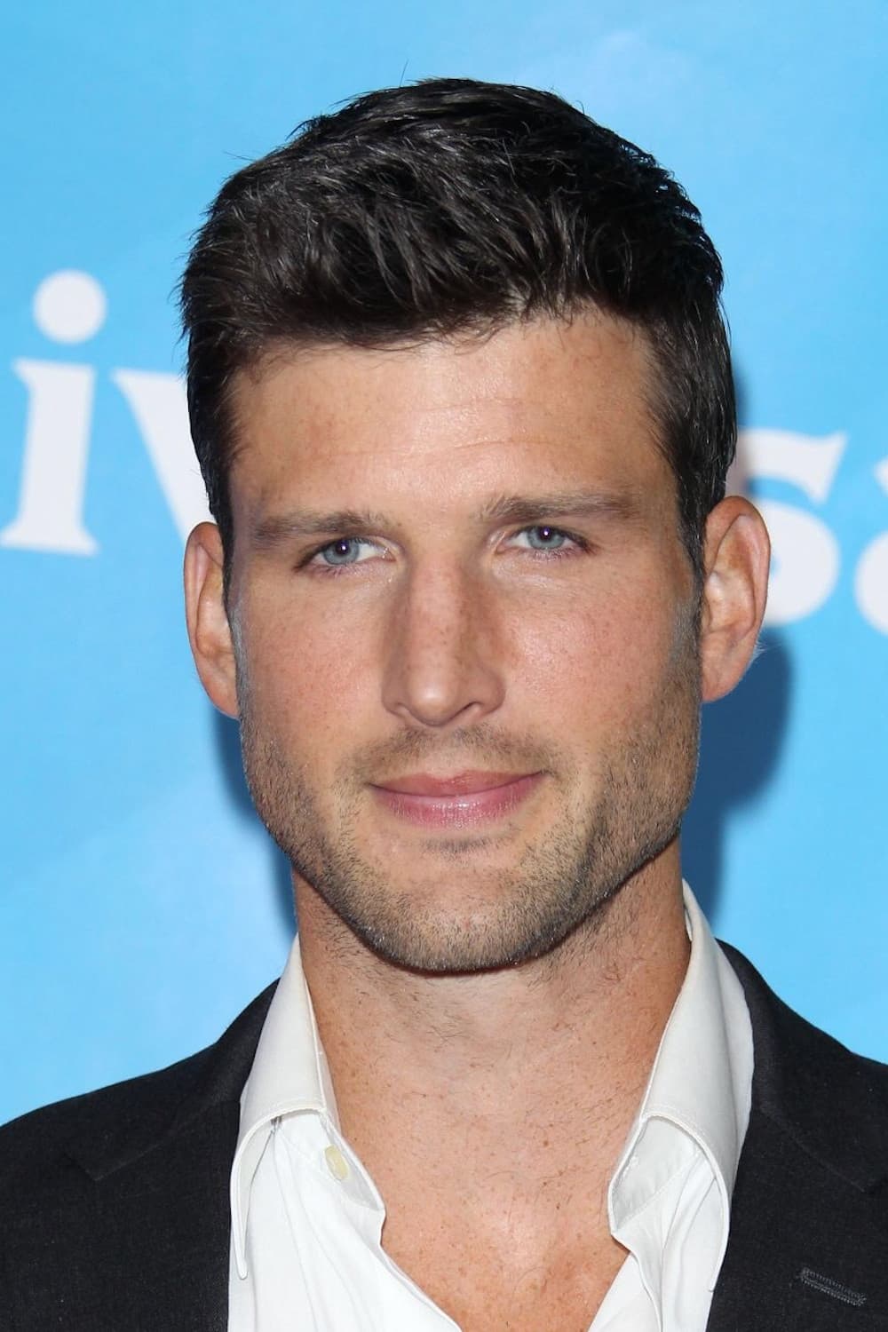 Фото  (Parker Young)