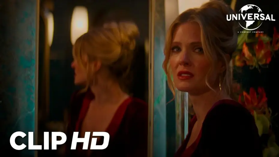 Відео до фільму Фатальний меседж | Clip en espa&ntilde;ol - Violet recibe una nueva tarea