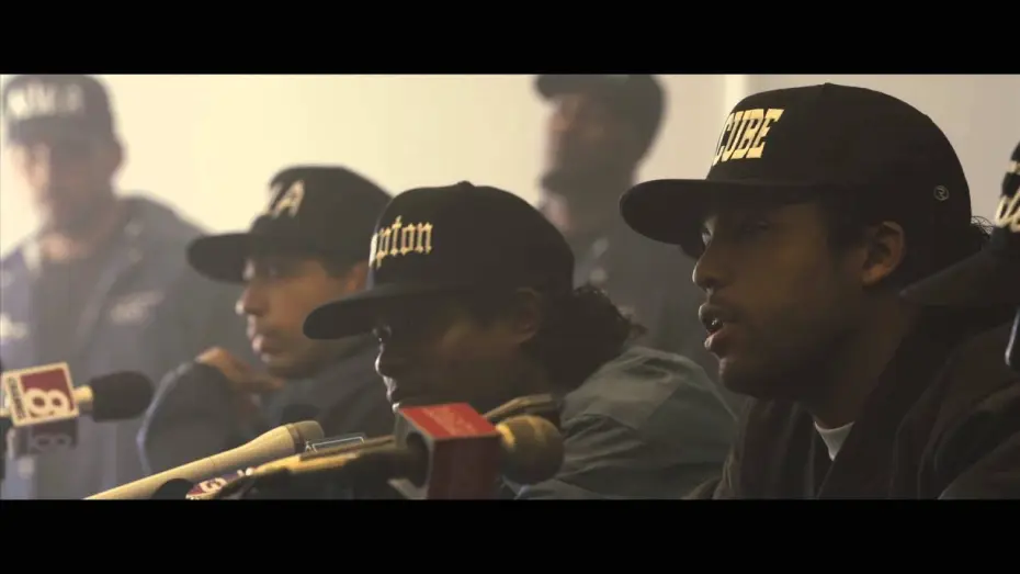 Відео до фільму Голос вулиць | N. W. A. - Straight Outta Compton / Extrait "La conf&eacute;rence de presse de N.W.A"VF