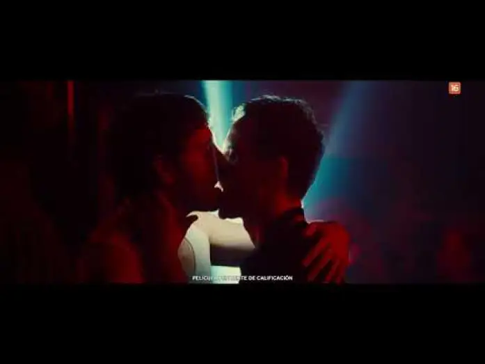 Відео до фільму Ми всі незнайомці | Escena: 'Qu&iacute;mica'