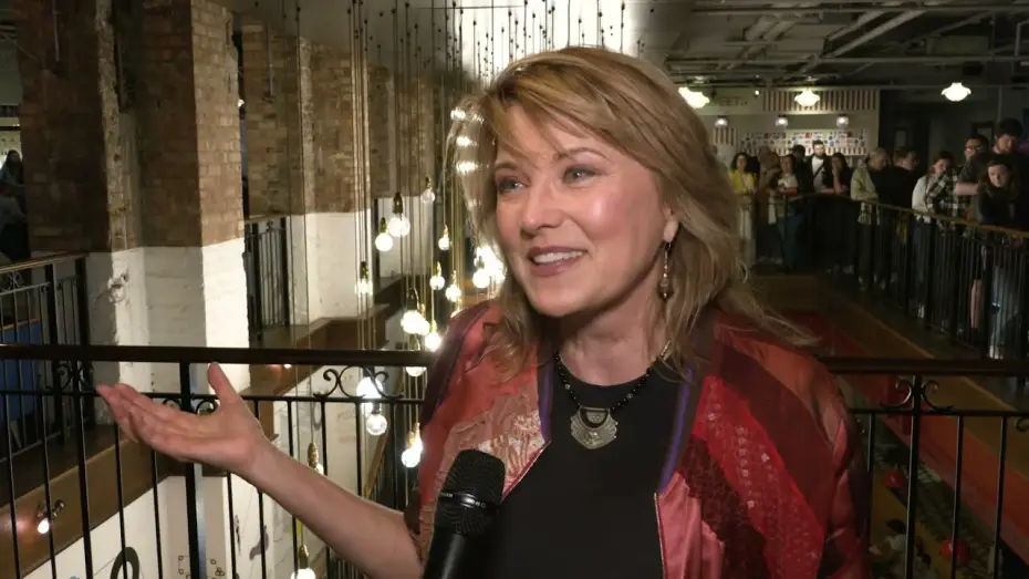 Відео до фільму Never Look Away | Lucy Lawless talks Never Look Away at Sundance London