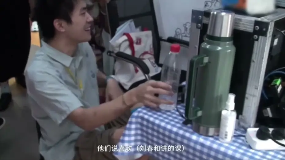 Відео до фільму 小小的我 | 【易烊千玺】刘春和老师的一则片场花絮【Jackson Yee】